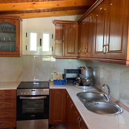 Denaj House Hotell Himare Exteriör bild