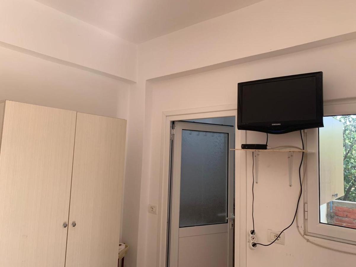 Denaj House Hotell Himare Exteriör bild