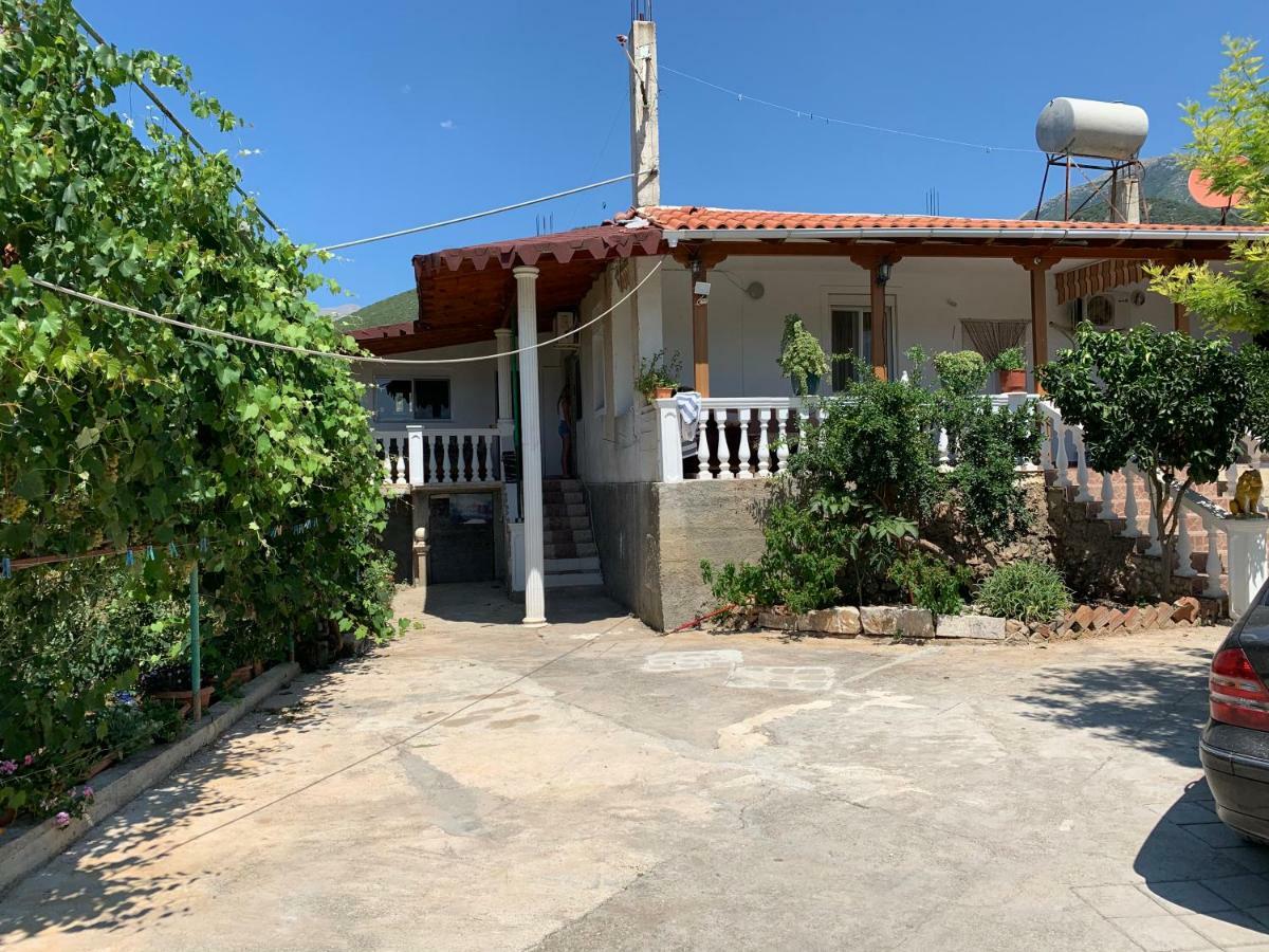 Denaj House Hotell Himare Exteriör bild